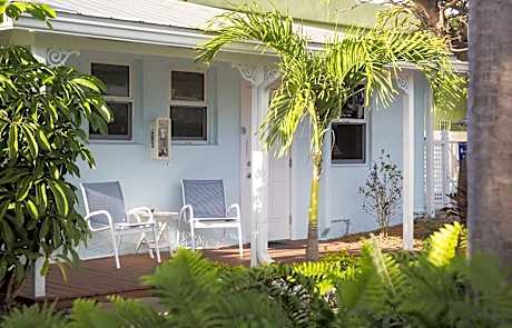Deluxe Room (1 Queen Bed and 1 Double Sofa Bed)