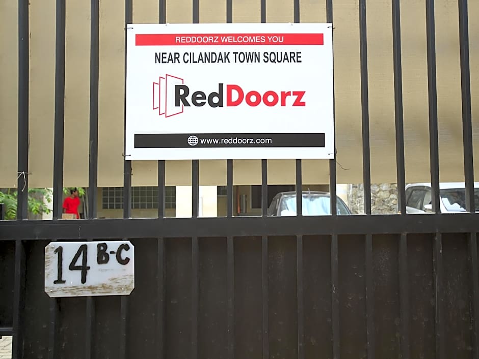 RedDoorz Near Cilandak Town Square