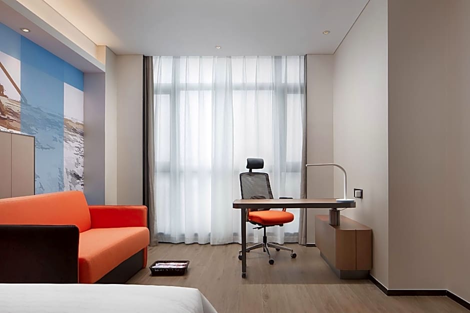 Hampton by Hilton Qionghai Railway Station