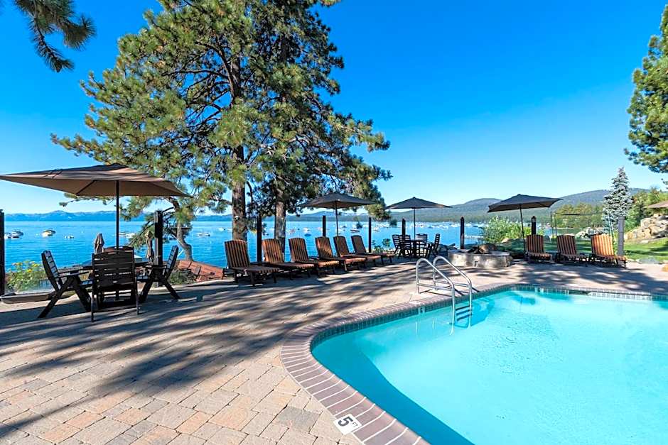 Red Wolf Lakeside Lodge