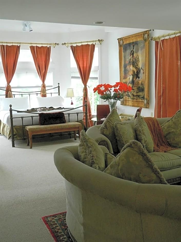 The Columbia Inn at Peralynna Manor