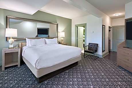 Superior 1 King Room With Balcony