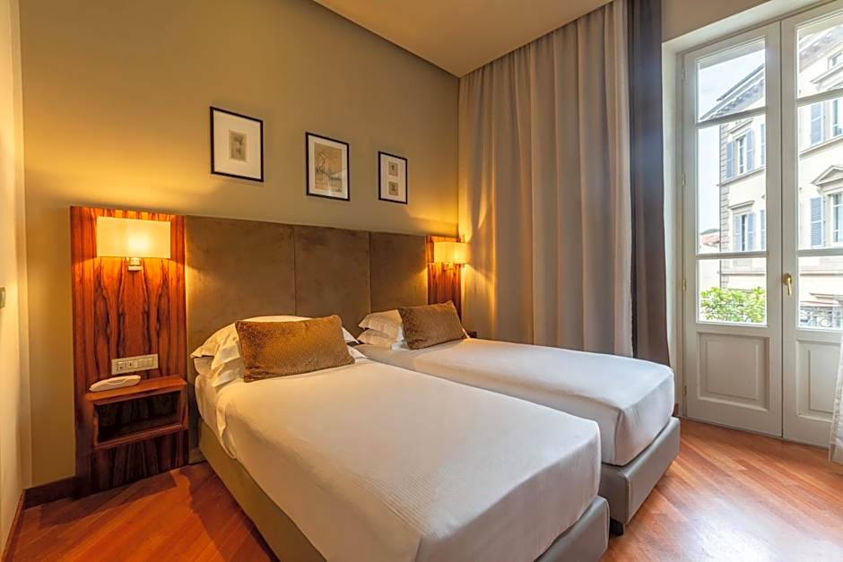 Hotel Embassy