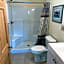 Creekside Downtown Vacation Suites, Only Adults 25 or older