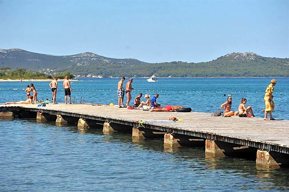 Cosy apartment 5min to beach Mirela Borik