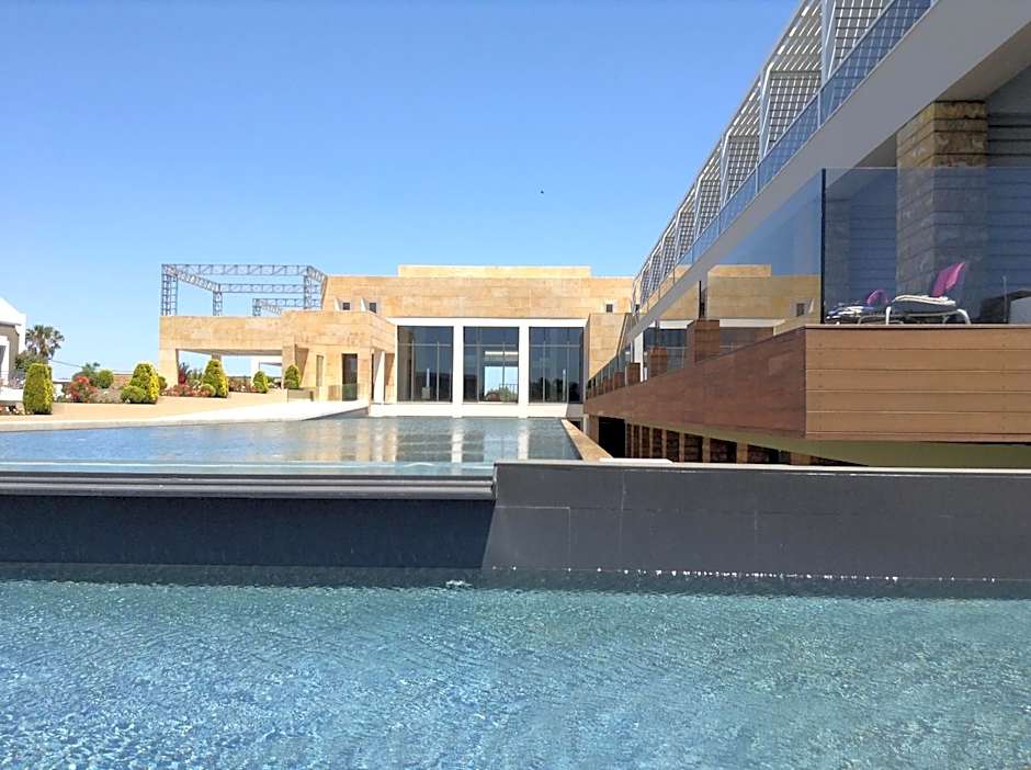 Pelagos Suites Hotel & Spa