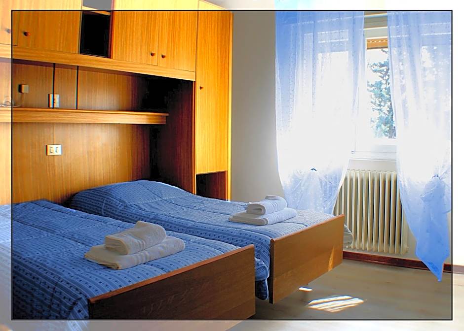 Photo 1 of 4 of Single Room