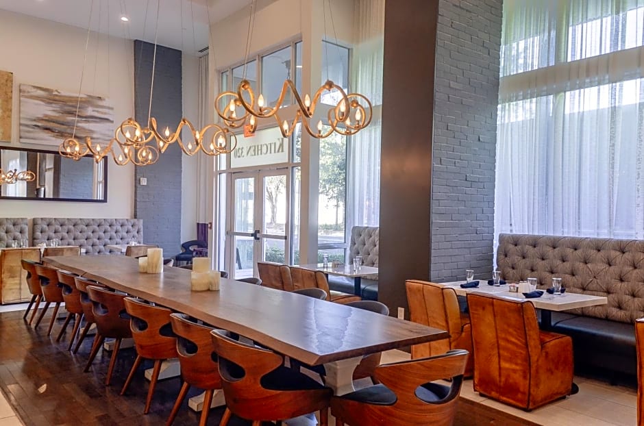 TRYP by Wyndham Savannah