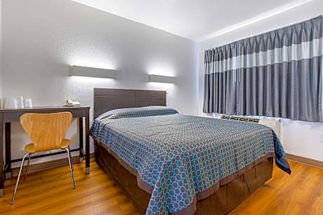 1 Queen Bed, Smoking