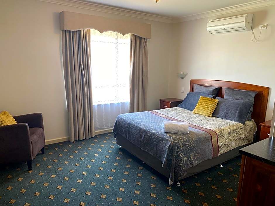 503 On Princes Drive Motel