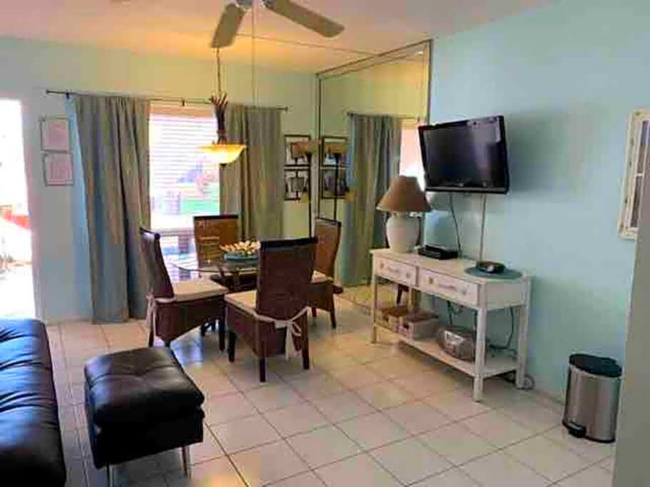 Aloha Apartments On the Intracoastal-Walk to the Beach