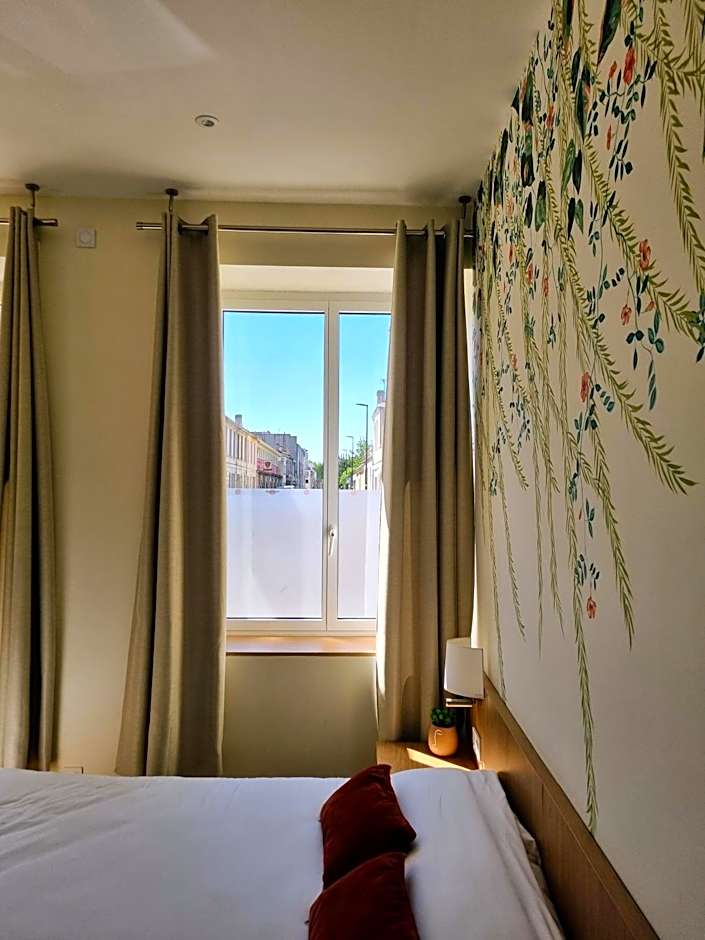 Bloom Hostel Bar & Garden