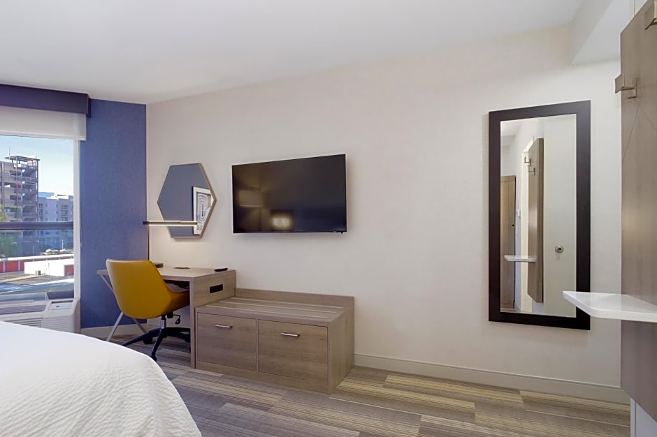 Holiday Inn Express & Suites Phoenix - Tempe, an IHG Hotel