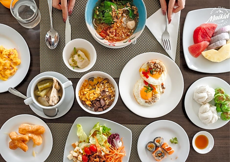 Away Bangkok Riverside Kene