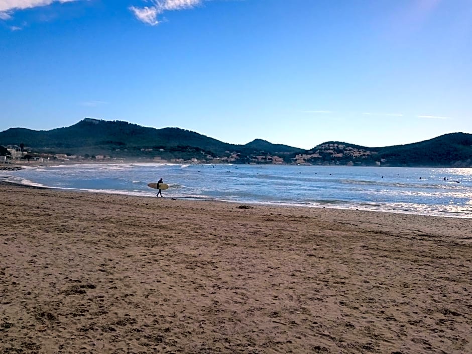 Studio neuf climatisé petite vue mer plage à pieds - Ted Home
