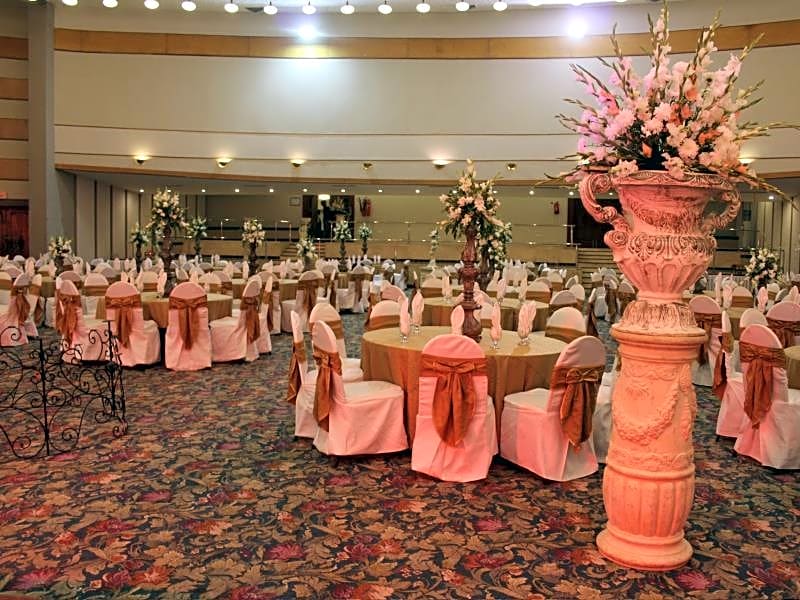 Regent Plaza Hotel & Convention Center