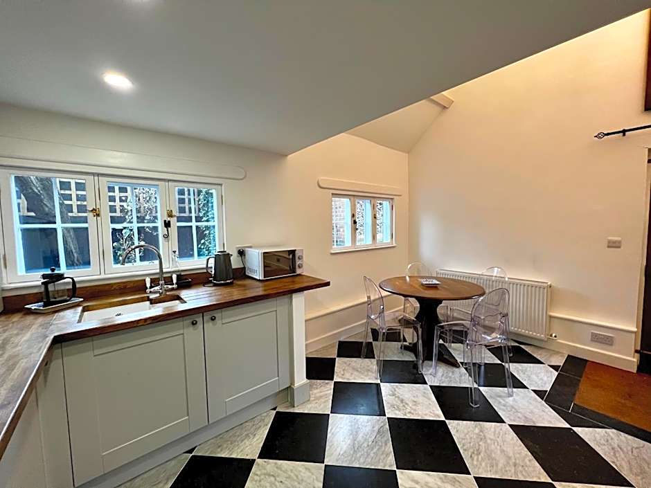 The Lion, Tredington