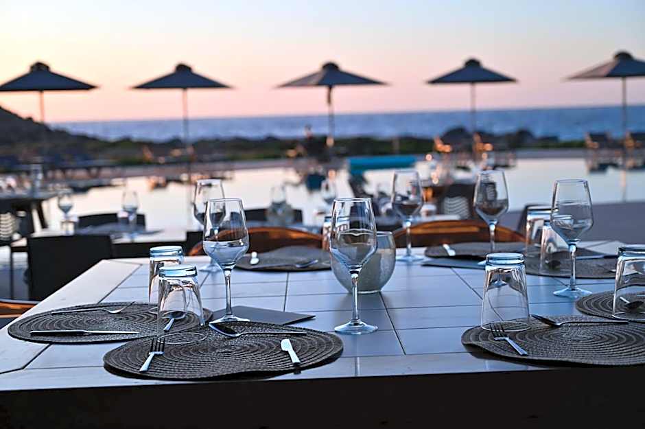 Kavos Hotel & Suites