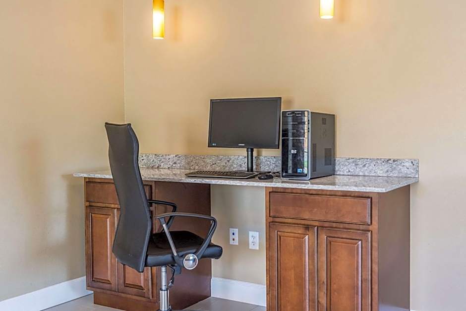 Econo Lodge Inn & Suites North Little Rock