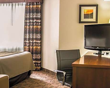King Room with Accessible Tub - Accessible/Non-Smoking