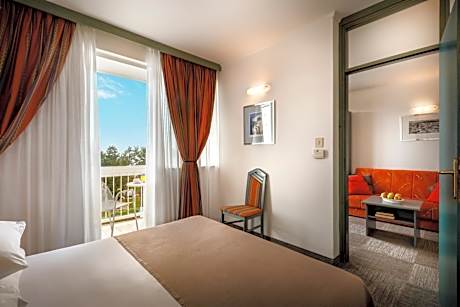 Superior Suite with Balcony Seaside