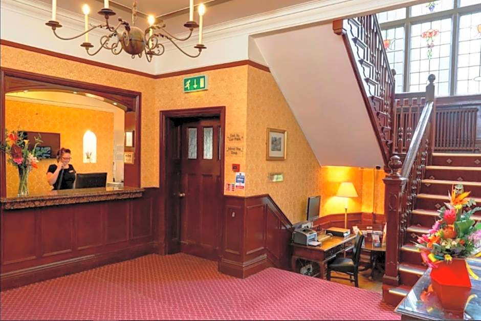 Broadfield Park Hotel by Belvilla