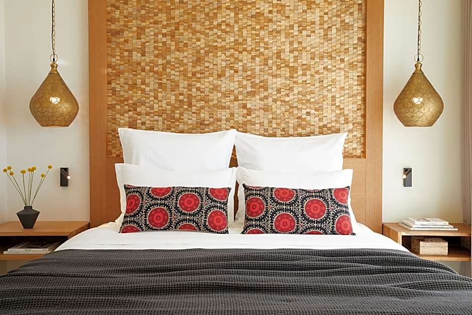 Elix, Mar-Bella Collection