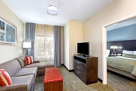 Queen Room with Accessible Roll-in Shower - Nonsmoking