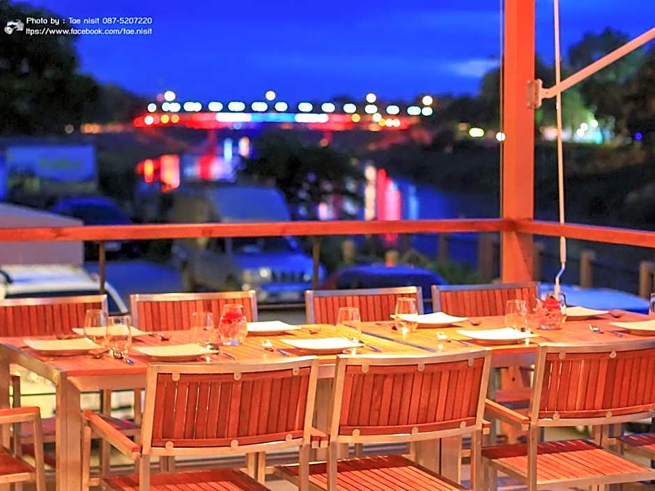 Dragon River Avenue Hotel