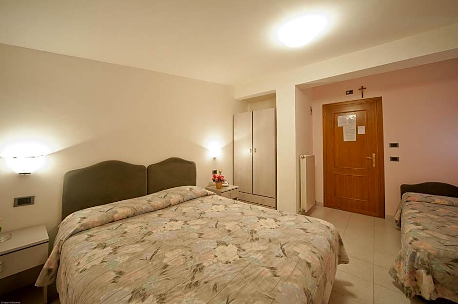 Photo 1 of 5 of Economy 1 Double Bed or 2 Beds