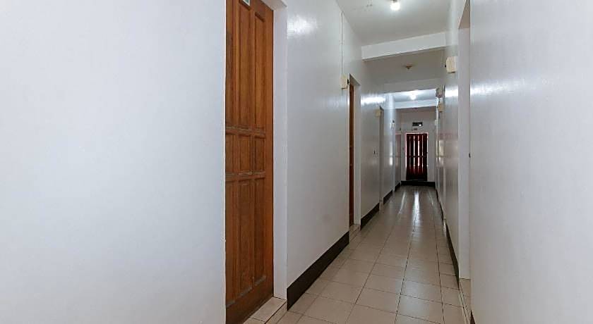 RedDoorz @ Joel's Apartelle