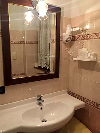 Comfort Triple Room with Shower