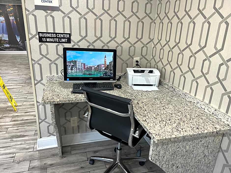 Clarion Pointe - Greensboro Coliseum Area