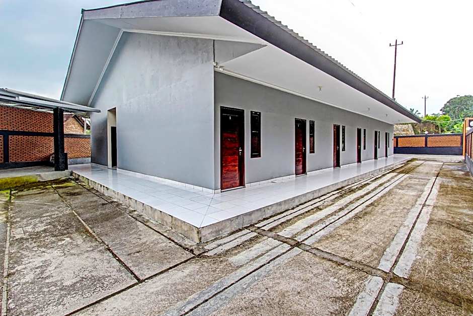 OYO 92289 Hotel Aji Kusuma