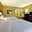 Hampton Inn By Hilton And Suites North Charleston