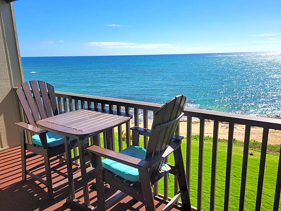 Stunning Oceanfront Condo - The Seashore Hideaway, Wailua Bay View, Unit 208, Kapaa