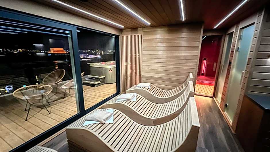 BOUTIQUE HOTEL11 with rooftop SPA