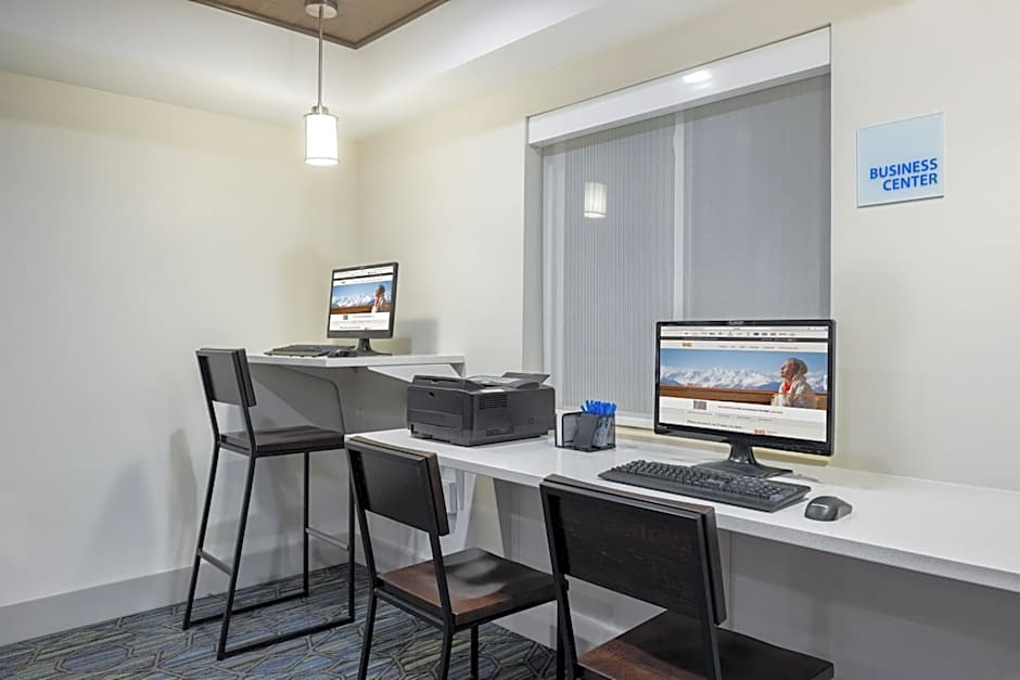Holiday Inn Express Warrenton Hotel By IHG