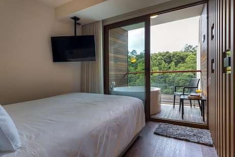 King Room with Spa Bath