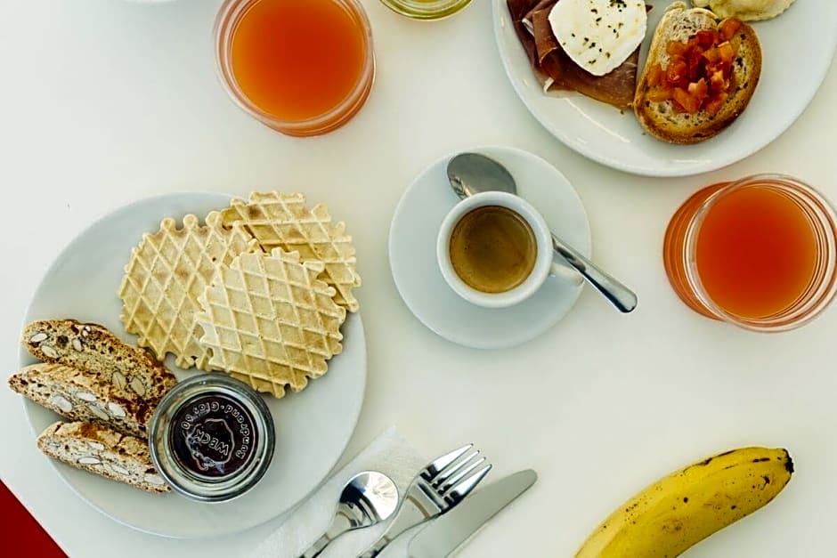 Marina Gardens Boutique & Suites