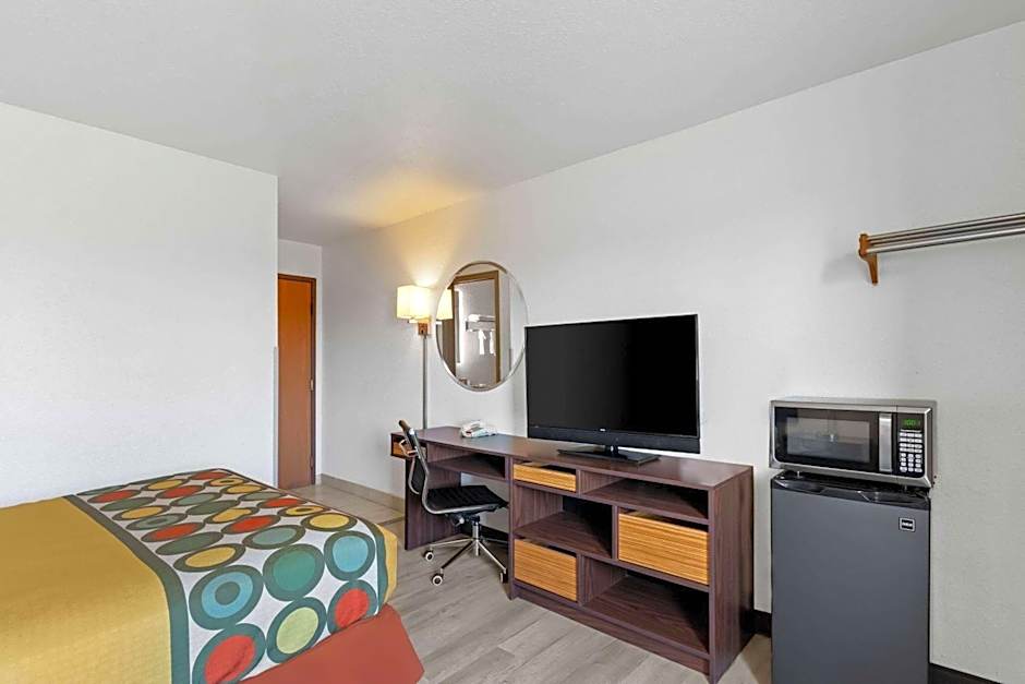 Super 8 by Wyndham Elizabethtown