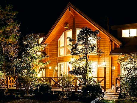 Heart Land Hills in Noto 37 Trailer House Sho