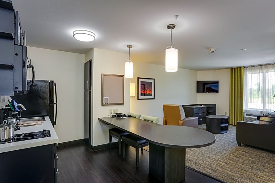 Candlewood Suites College Station