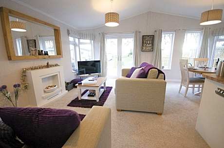 Hollicarrs – Long Lane Lodge