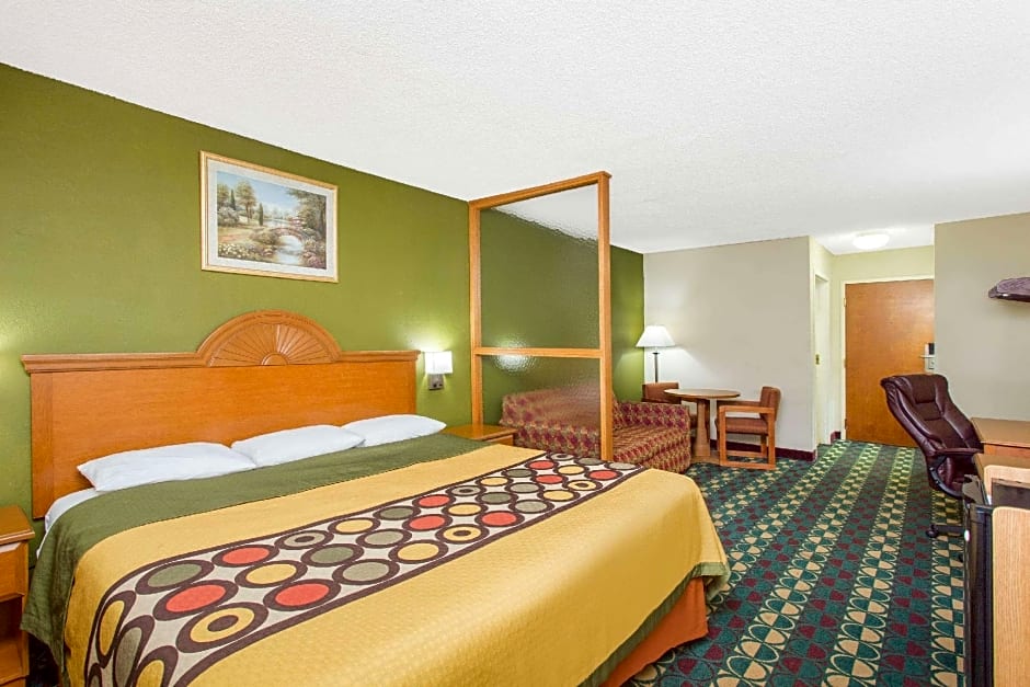 Super 8 by Wyndham Spartanburg/I-26 Exit 22