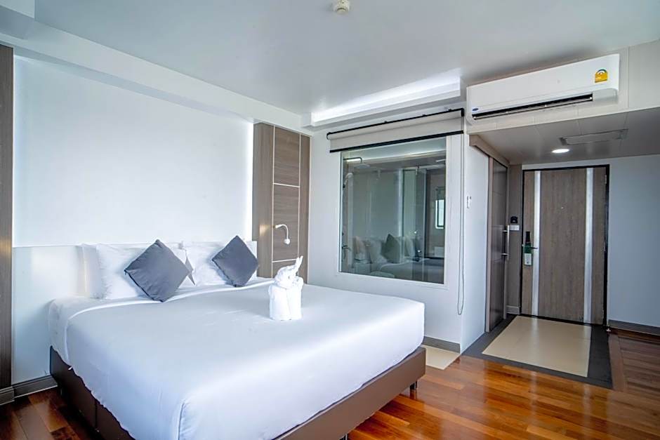 Photo 1 of 9 of 1 Double Bed or 2 Beds, City View