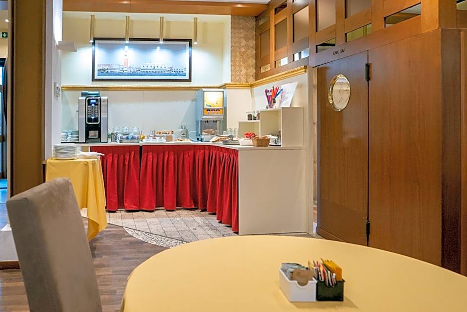 Hotel Autoespresso Venice - Atika & Atif