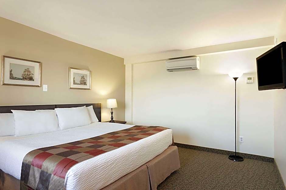 Days Inn by Wyndham Montreal East