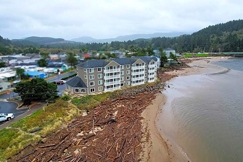 Siletz Bay Beachfront Hotel by OYO Lincoln City