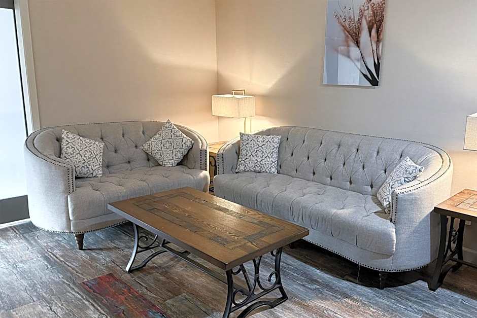 Empeiria High Sierra Hotel